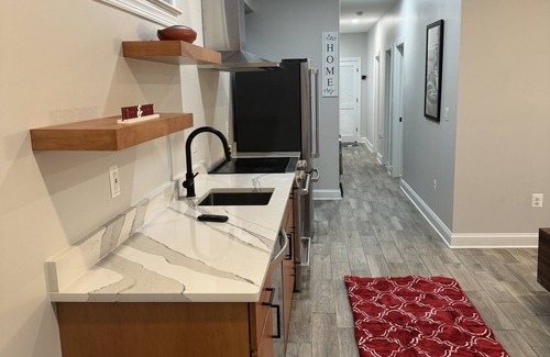 Cleveland Park Apartment | Luxury City 2bed/2bath Apt Sleeps 5 walk to Metro