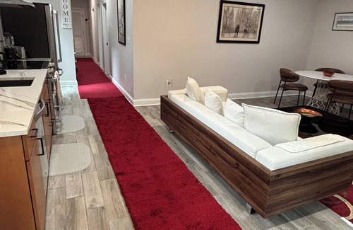 Cleveland Park Apartment | Luxury City 2bed/2bath Apt Sleeps 5 walk to Metro