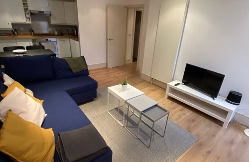 Whitechapel Apartment | Luxury City Apartment (at a Jack the Ripper location)