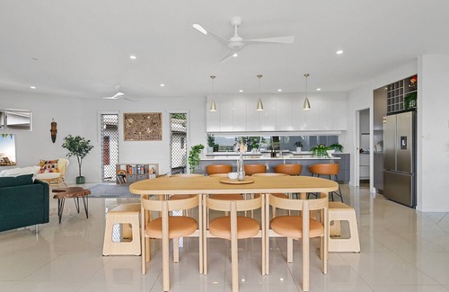 Whitfield House | Luxury Cityview Escape with Infinity Pool & Sunrise Views