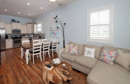 Atlantic Beach House | Luxury Clean House Sleeps 7, Steps from Ocean, Atlantic Beach, Pool, Restaurants