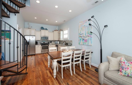 Atlantic Beach House | Luxury Clean House Sleeps 7, Steps from Ocean, Atlantic Beach, Pool, Restaurants