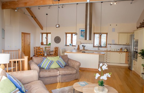 Portwrinkle House | Luxury coastal cottage 20m from the beach. Fantastic sea views. Dog friendly.