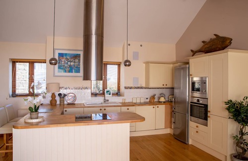 Portwrinkle House | Luxury coastal cottage 20m from the beach. Fantastic sea views. Dog friendly.