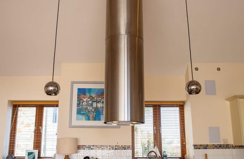 Portwrinkle House | Luxury coastal cottage 20m from the beach. Fantastic sea views. Dog friendly.