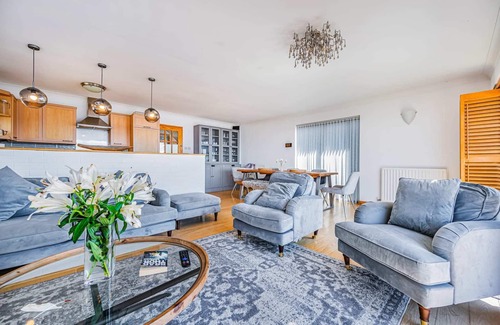 Pevensey Villa | Luxury Coastal Escape with Unmatched Views & Family Ready.
