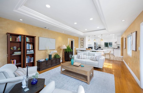 Westchester House | Luxury Comfort - Near LAX & West LA Hotspots