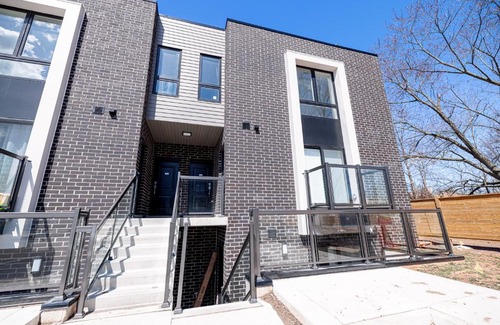 Niagara Falls Apartment | Luxury & Comfy Apartment, Mins Drive To All Niagara Falls Attraction