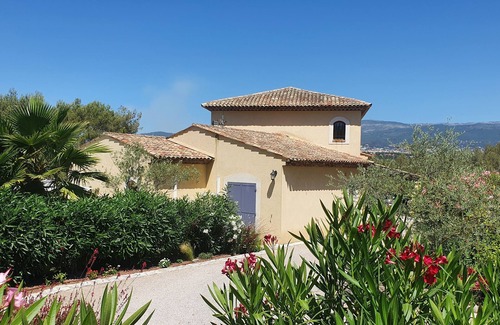 Mouans-Sartoux Villa | Luxury, complete tranquility and 15 minutes from the beach and Cannes