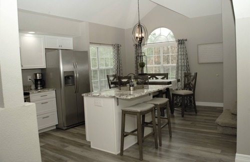 Table Rock Condo | Luxury Condo, 2 pools, hot tub, near Table Rock lake and attractions