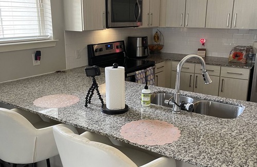 Fairburn Condo | Luxury condo 2bedroom/2full baths . 15 minutes from Atlanta airport. Fast food