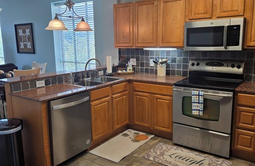Sevierville Condo | Luxury Condo! 4 Miles To Dollywood, Easy Walk To Shops & Restaurants