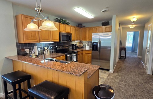 Sevierville Condo | Luxury Condo! 4 Miles To Dollywood, Easy Walk To Shops & Restaurants