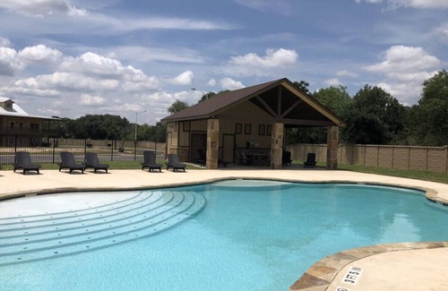 Gruene Condo | Luxury Condo Hidden Gem of Gruene Resort A4