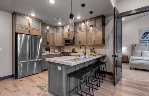 Park City Condo | Luxury Condo in Central Location, Chef's kitchen + Community Amenities!