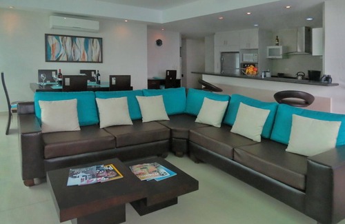 Salinas Condo | Luxury Condo In Luxury High-rise