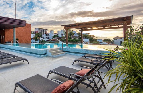 Romantic Zone Condo | Luxury Condo in Old Town, 2 Blocks from the Beach