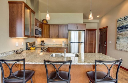 Manson Condo | Luxury Condo/Incredible Views Pool/Spas