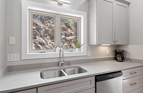 Sylva Condo | Luxury Condo, King Suite, Amazing View, Peace, and Hiking!
