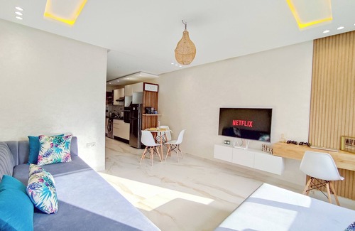 Mehdya House | Luxury Condo Mehdia Plage + AC + Netflix + Workspace + Parking