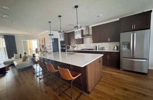 Chantilly Condo | Luxury Condo near Dulles Tech Corridor