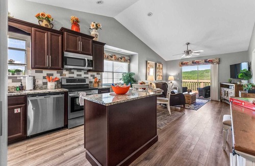 Indian Point Condo | Luxury Condo next door to Silver Dollar City, Incredible Lake Views from the Deck! | 9-5