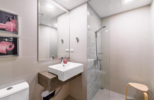 Barangay 76 Apartment | Luxury Condo Ocean View 1,2,3, & 4 Bedrooms Infinity Pool Gym Spa Next to Okada Solaire MOA NAIA Airport