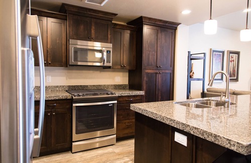 Park City House | Luxury Condo Park City- Private Hot Tub, Near Ski Resorts, bike trails, & golf.
