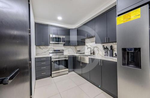 Saint Andrew Apartment | Luxury Condo - pool in Kingston - G28