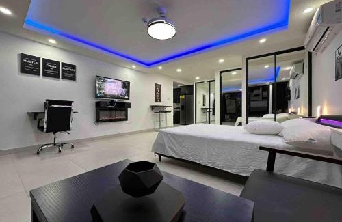 Saint Andrew Apartment | Luxury Condo - pool in Kingston - G28