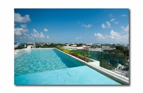Downtown Condo | Luxury Condo, Roof Top Swimming Pool
