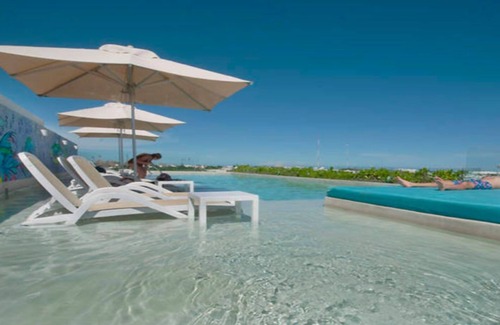 Downtown Condo | Luxury Condo, Roof Top Swimming Pool