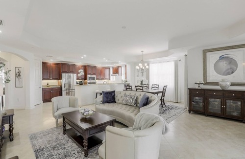 Vineyards Condo | Luxury condo with Beautiful Lake and Golf Course in Vineyards Community