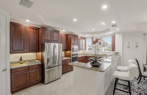 Vineyards Condo | Luxury condo with Beautiful Lake and Golf Course in Vineyards Community