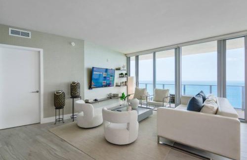 Hollywood South Central Beach Apartment | Luxury Condo with Oceanfront View in Hollywood