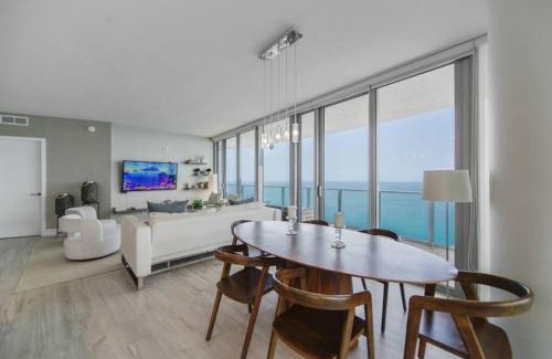 Hollywood South Central Beach Apartment | Luxury Condo with Oceanfront View in Hollywood