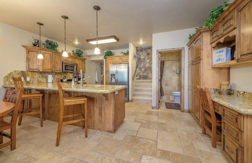 Brian Head Condo | Luxury Condo with Stunning Views . Ski-in, Hot Tub, Smart TVs . Brian Head