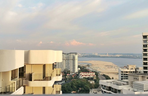 Central District Condo | LUXURY CONDO10mins to LEGOLAND5mins to CIQFASTWIFI