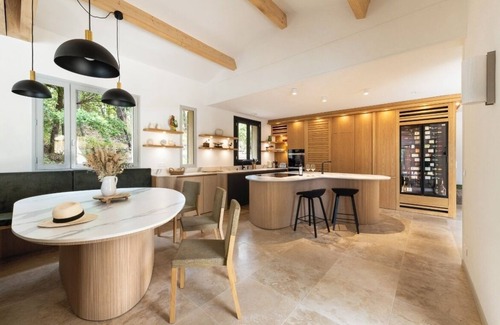 Gordes House | Luxury, contemporary property in Gordes area with infinity pool and full A-C