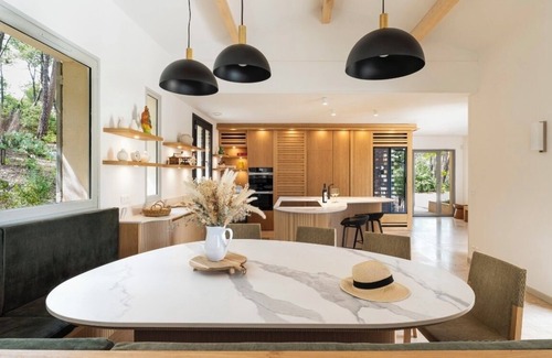 Gordes House | Luxury, contemporary property in Gordes area with infinity pool and full A-C