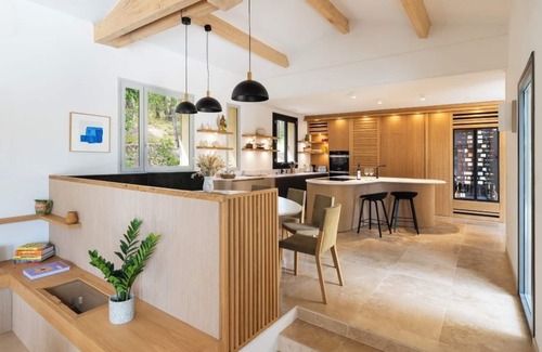 Gordes House | Luxury, contemporary property in Gordes area with infinity pool and full A-C