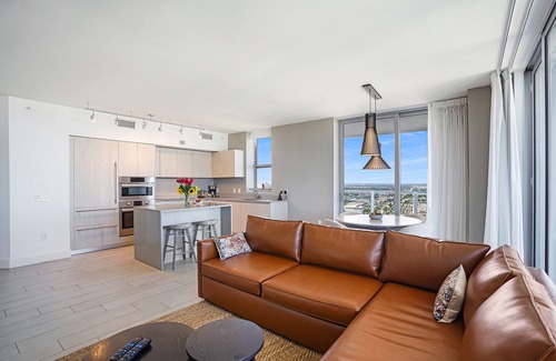 Hollywood South Central Beach Apartment | Luxury corner 2 BR unit w amazing views