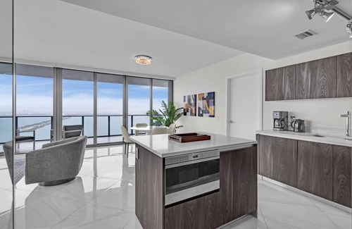 Edgewater Apartment | Luxury Corner Unit with Stunning Bay Views Miami