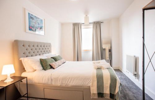 Canary Wharf Apartment | Luxury cosy apartment with stunning London skyline views!