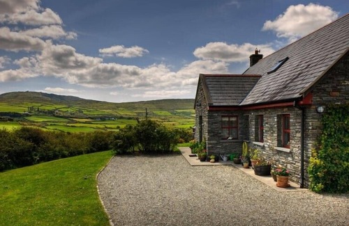 Dunbeacon House | Luxury Cottage Style Stone House in Beautiful Location on Mizen Head Peninsula