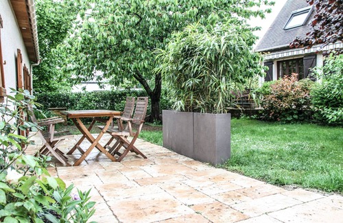 Champs-sur-Marne Cottage | Luxury cottage facing Champs /Marne castle 20 minutes from Paris and Disneyland