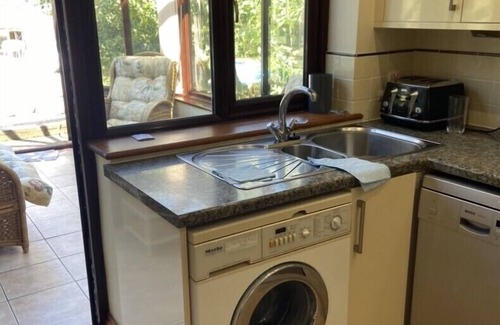 Cooden Cottage | Luxury Cottage in Bexhill, 3 minutes walk from Beach