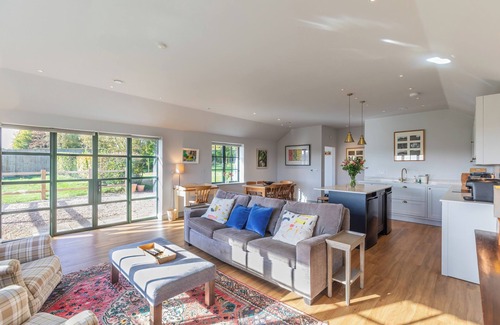 Basingstoke Cottage | Luxury cottage in the stunning Hampshire countryside with garden and views.