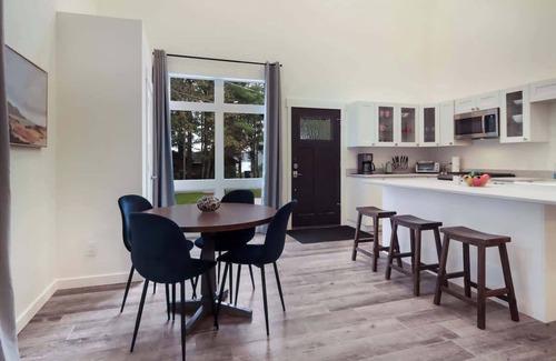 Grawn House | Luxury cottage in Interlochen forest!