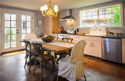 Jacksonville Cottage | Luxury Cottage in Jacksonville's Historic Core!
